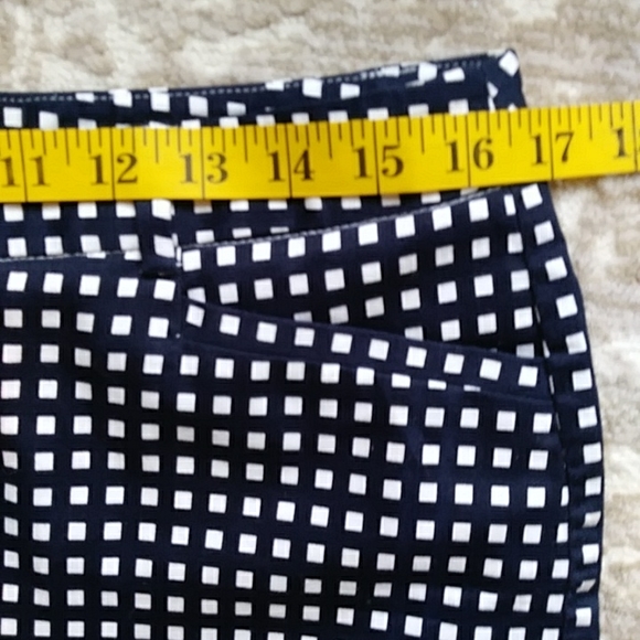 NWOT Roz & Ali Signature Fit Square Pattern Pants 8 Black White - Picture 13 of 15